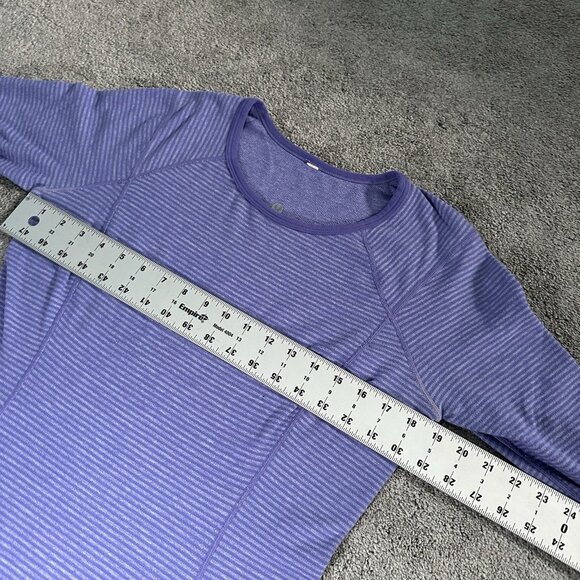 Lululemon Turn Around Shirt Women 10 Purple Thumbhole Reversible Gym Yoga - Picture 9 of 13